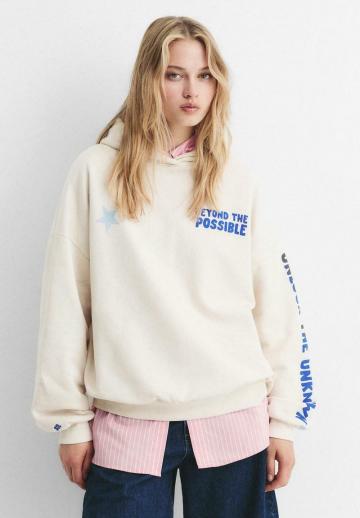 Пуловер с капюшоном