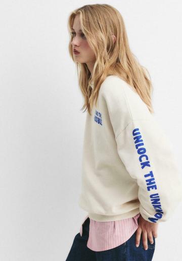 Пуловер с капюшоном