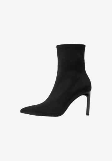 Высокие сапоги