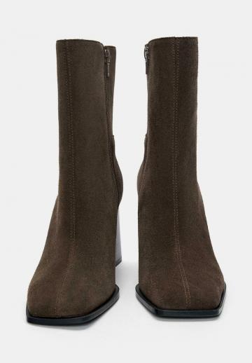 Полусапожки на высоком каблуке