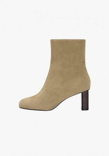 Высокие сапоги