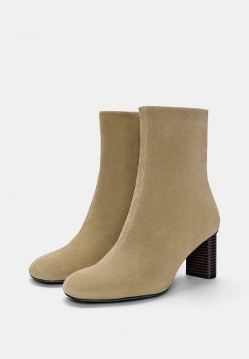 Высокие сапоги