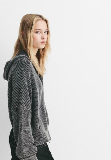 Вязаная кофта