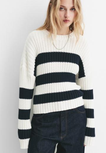 Пуловер в полоску
