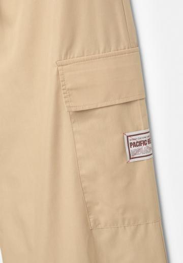 Брюки с накладными карманами