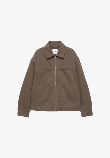 Куртка с накладнымит карманами