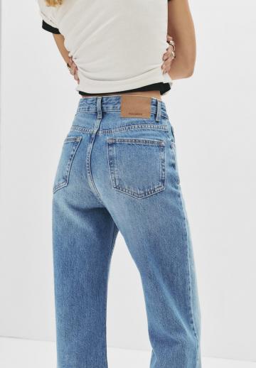 Прямые джинсы