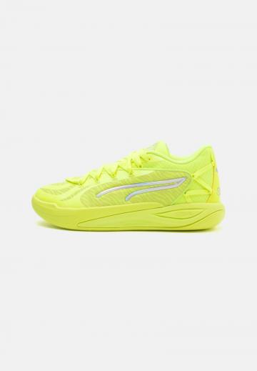 Кроссовки для зала