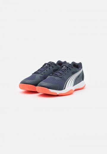 Кроссовки для зала