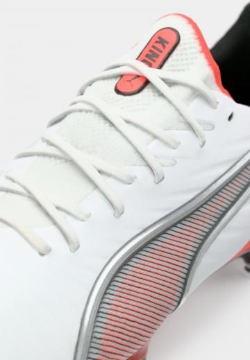 Футбольные бутсы