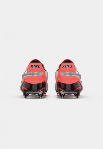 Футбольные бутсы