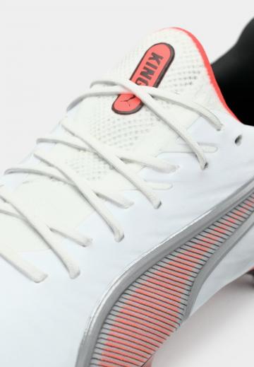 Футбольные бутсы