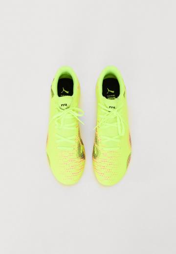 Футбольные бутсы