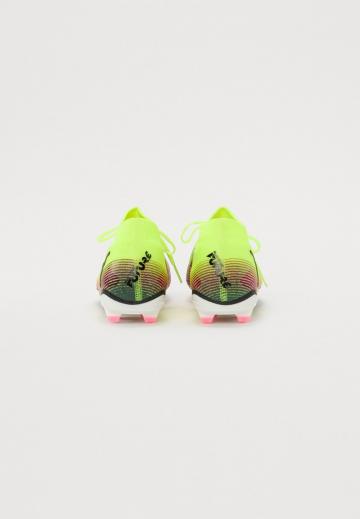 Футбольные бутсы