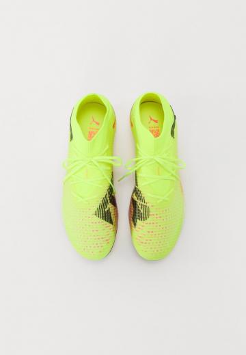 Футбольные бутсы