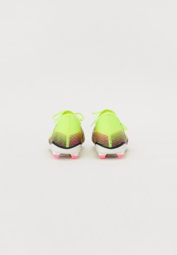 Футбольные бутсы