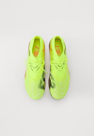 Футбольные бутсы