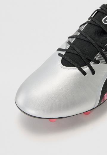 Футбольные бутсы