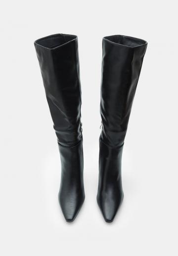 Высокие сапоги