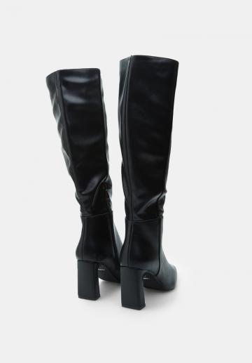 Высокие сапоги