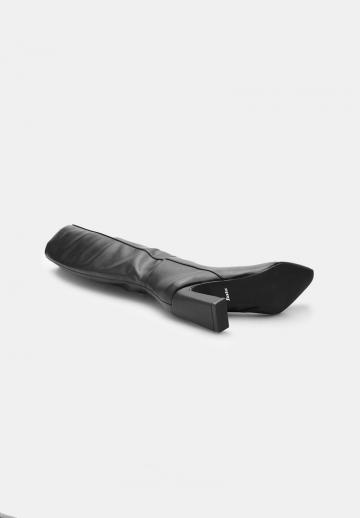 Высокие сапоги