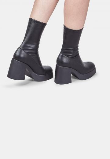 Полусапожки на высоком каблуке