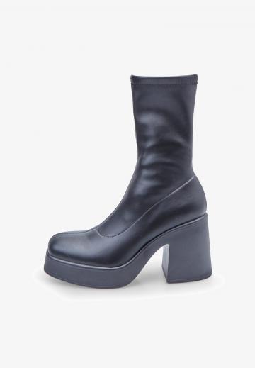 Полусапожки на высоком каблуке