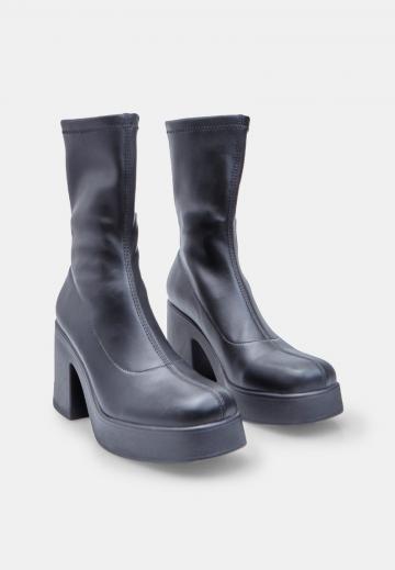 Полусапожки на высоком каблуке