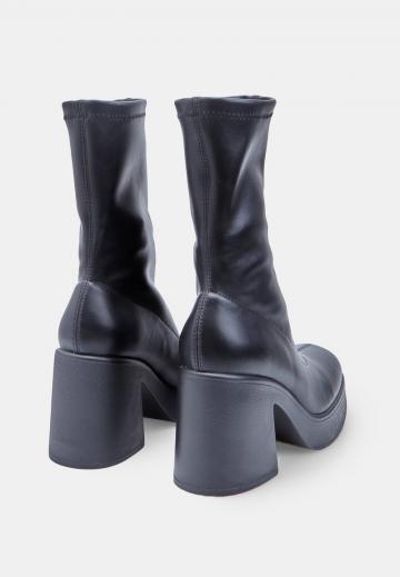 Полусапожки на высоком каблуке