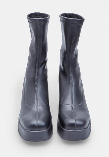 Полусапожки на высоком каблуке