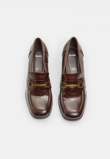 Туфли с высоким носом