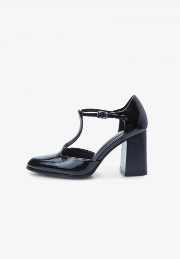 Туфли с ремешком