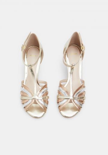 Туфли с ремешком