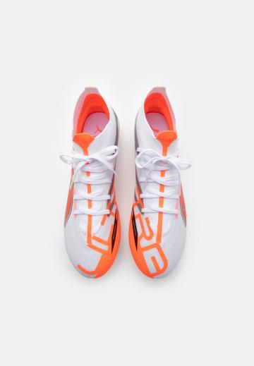 Футбольные бутсы