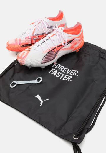 Футбольные бутсы