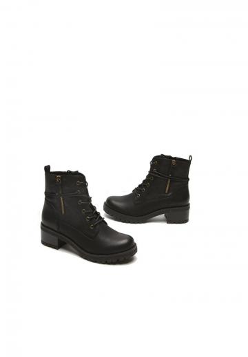 Ботинки на шнуровке