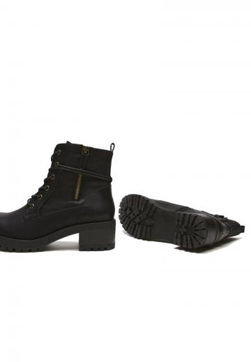 Ботинки на шнуровке