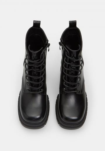 Полусапожки на высоком каблуке