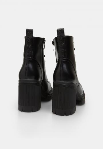 Полусапожки на высоком каблуке