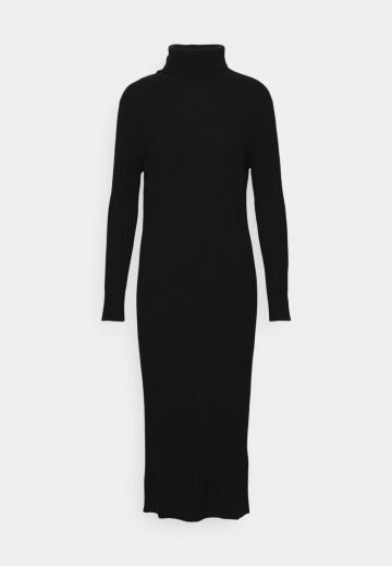 Вязаное платье