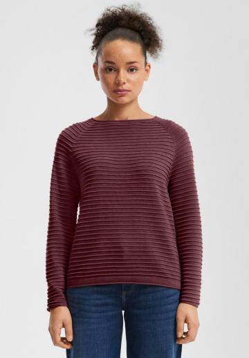 Пуловер в полоску