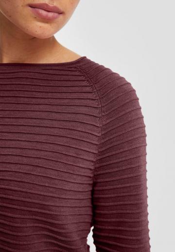 Пуловер в полоску