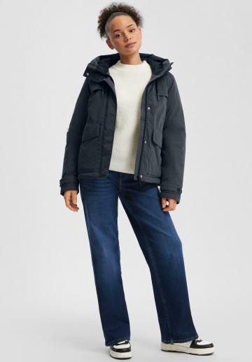 Куртка с накладнымит карманами