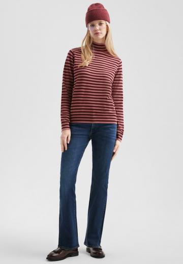 Пуловер в полоску