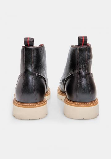 Ботинки на шнуровке