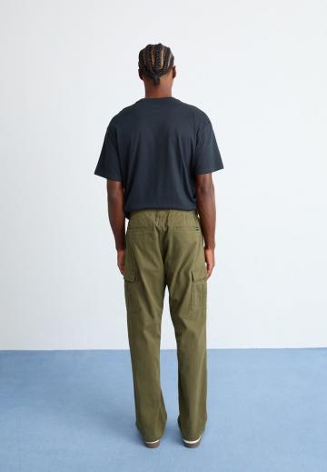 Брюки с накладными карманами