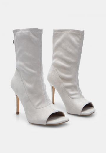 Полусапожки на высоком каблуке