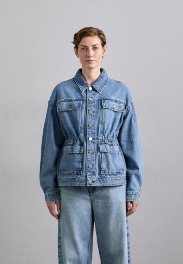 Джинсовая куртка