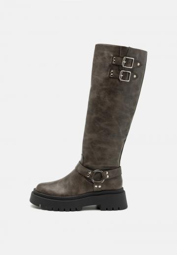 Высокие сапоги