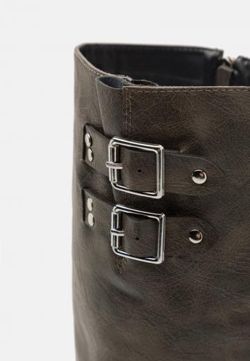 Высокие сапоги